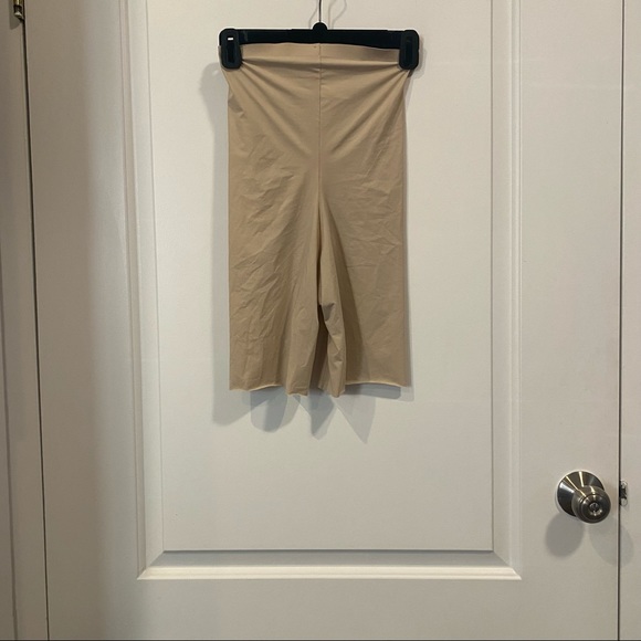 Spanx Thinstincts High-Waisted Mid-Thigh Short - Picture 3 of 3